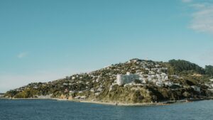 ニュージーランド・ウェリントンの海沿いの住宅街